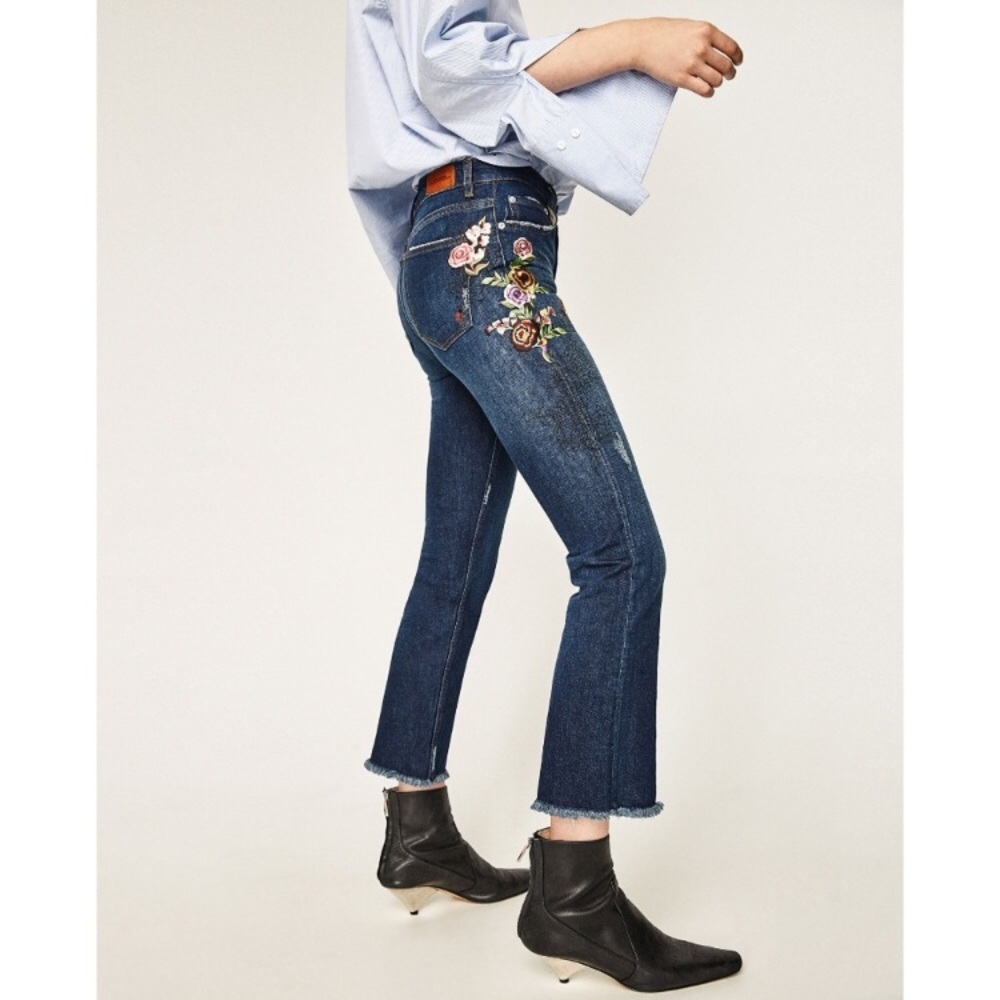 NWT Zara Floral Embroidered Cropped Fray Jeans